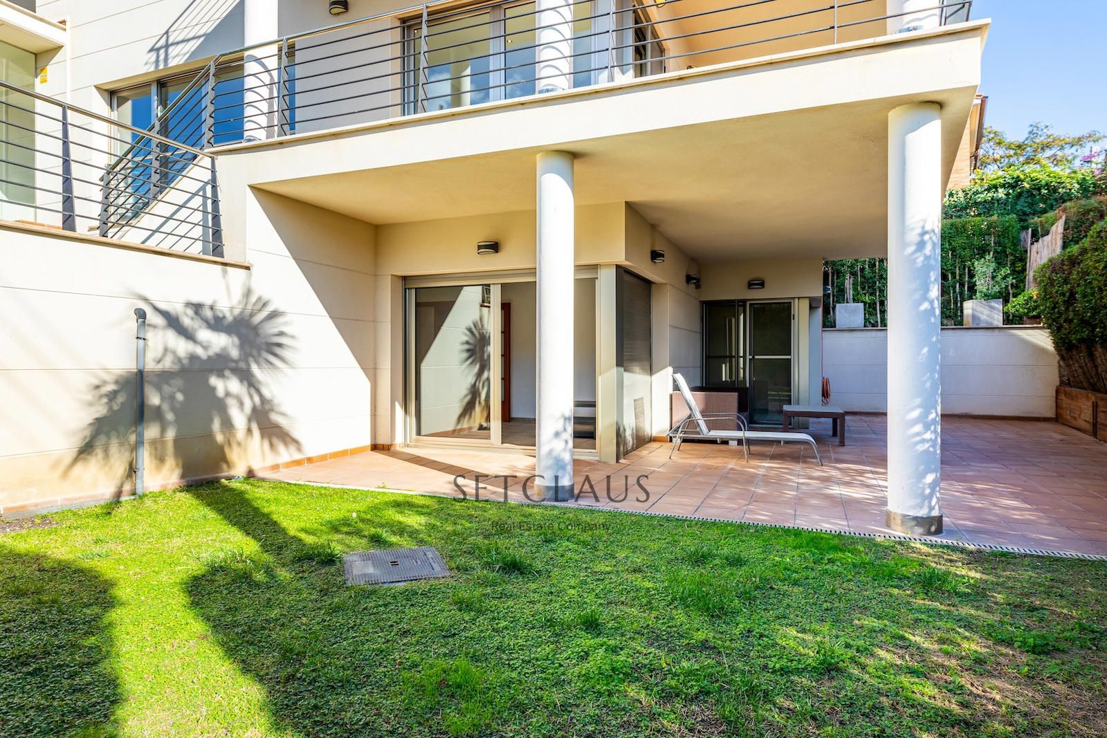 Comprar Chalet independiente con macrosuite, apartamento completo y piscina interior climatizada en Alella centre. foto 60