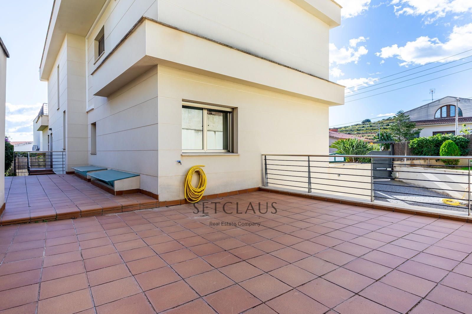 Comprar Chalet independiente con macrosuite, apartamento completo y piscina interior climatizada en Alella centre. foto 62