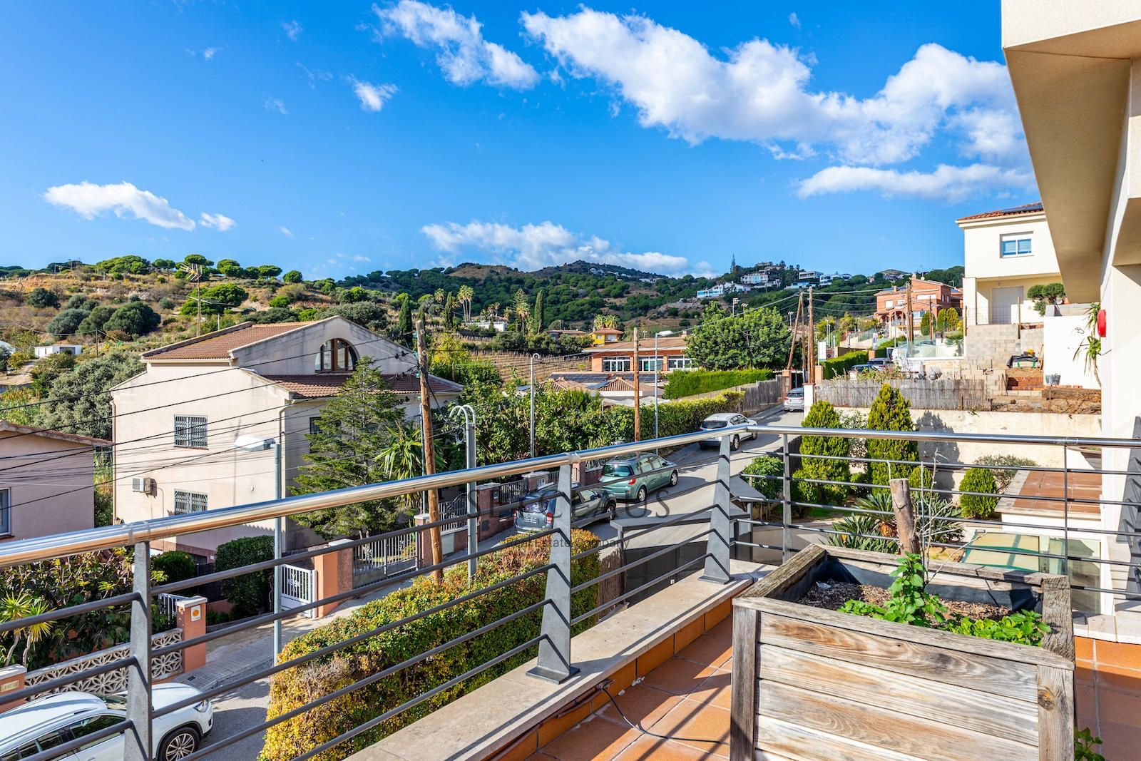 Comprar Chalet independiente con macrosuite, apartamento completo y piscina interior climatizada en Alella centre. foto 35