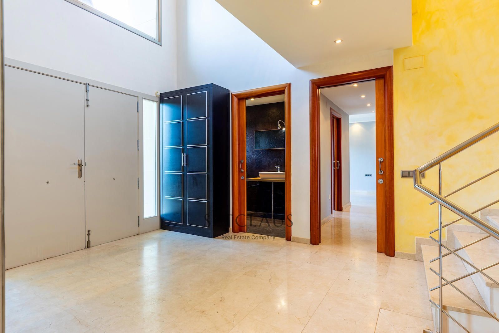 Comprar Chalet independiente con macrosuite, apartamento completo y piscina interior climatizada en Alella centre. foto 11