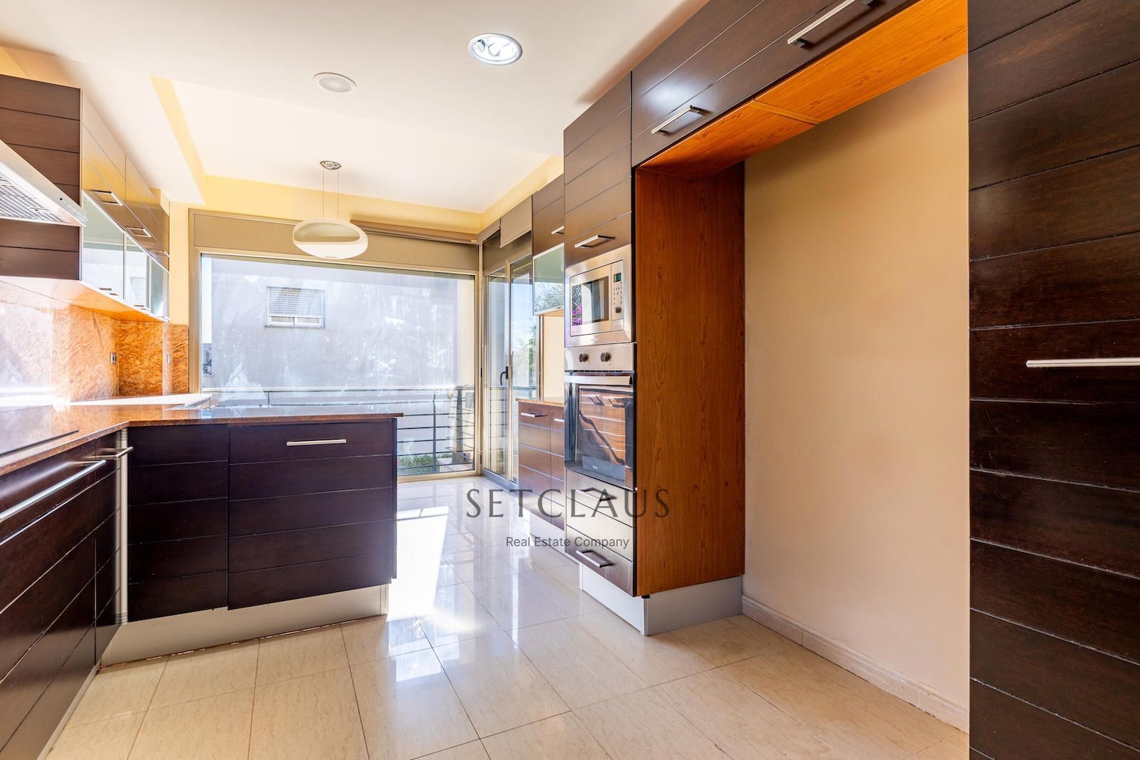 Comprar Chalet independiente con macrosuite, apartamento completo y piscina interior climatizada en Alella centre. foto 19