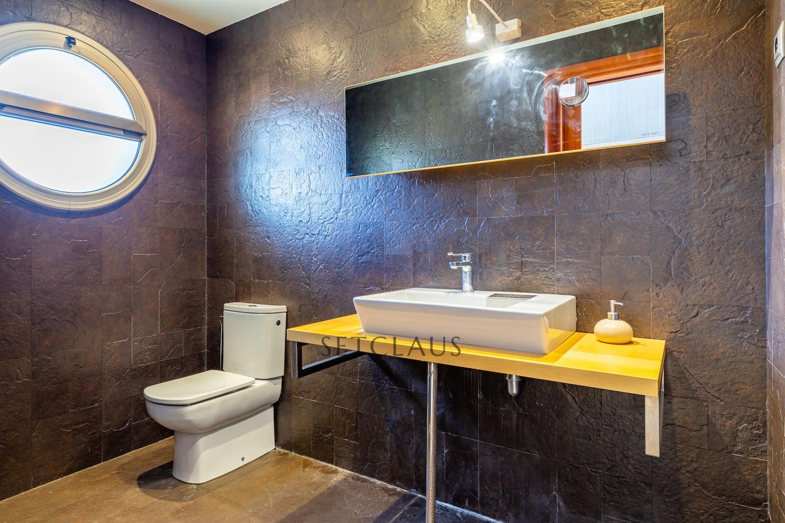 Comprar Chalet independiente con macrosuite, apartamento completo y piscina interior climatizada en Alella centre. foto 75