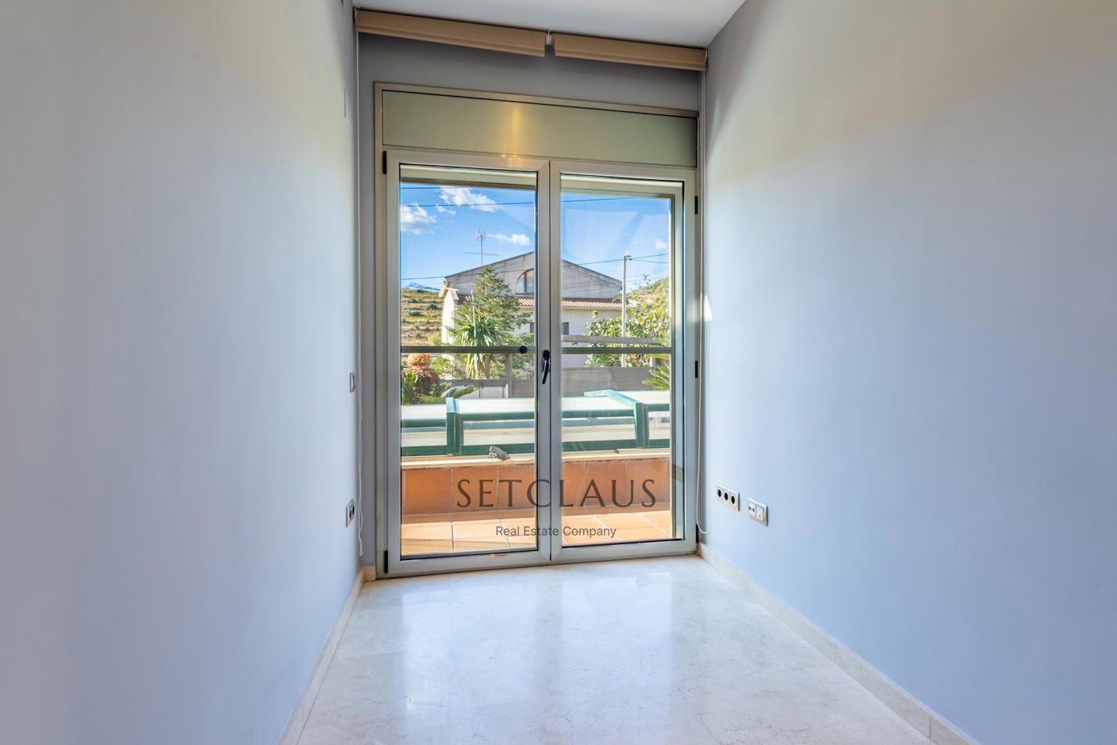 Comprar Chalet independiente con macrosuite, apartamento completo y piscina interior climatizada en Alella centre. foto 30