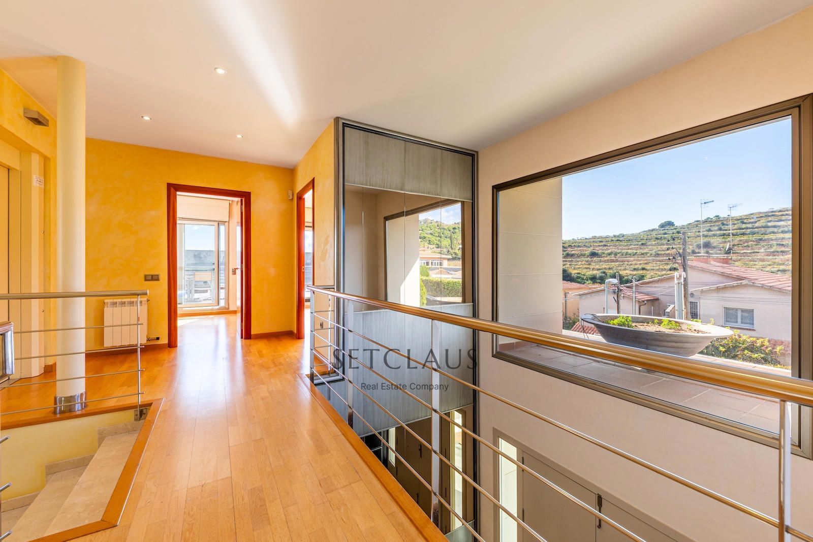 Comprar Chalet independiente con macrosuite, apartamento completo y piscina interior climatizada en Alella centre. foto 37