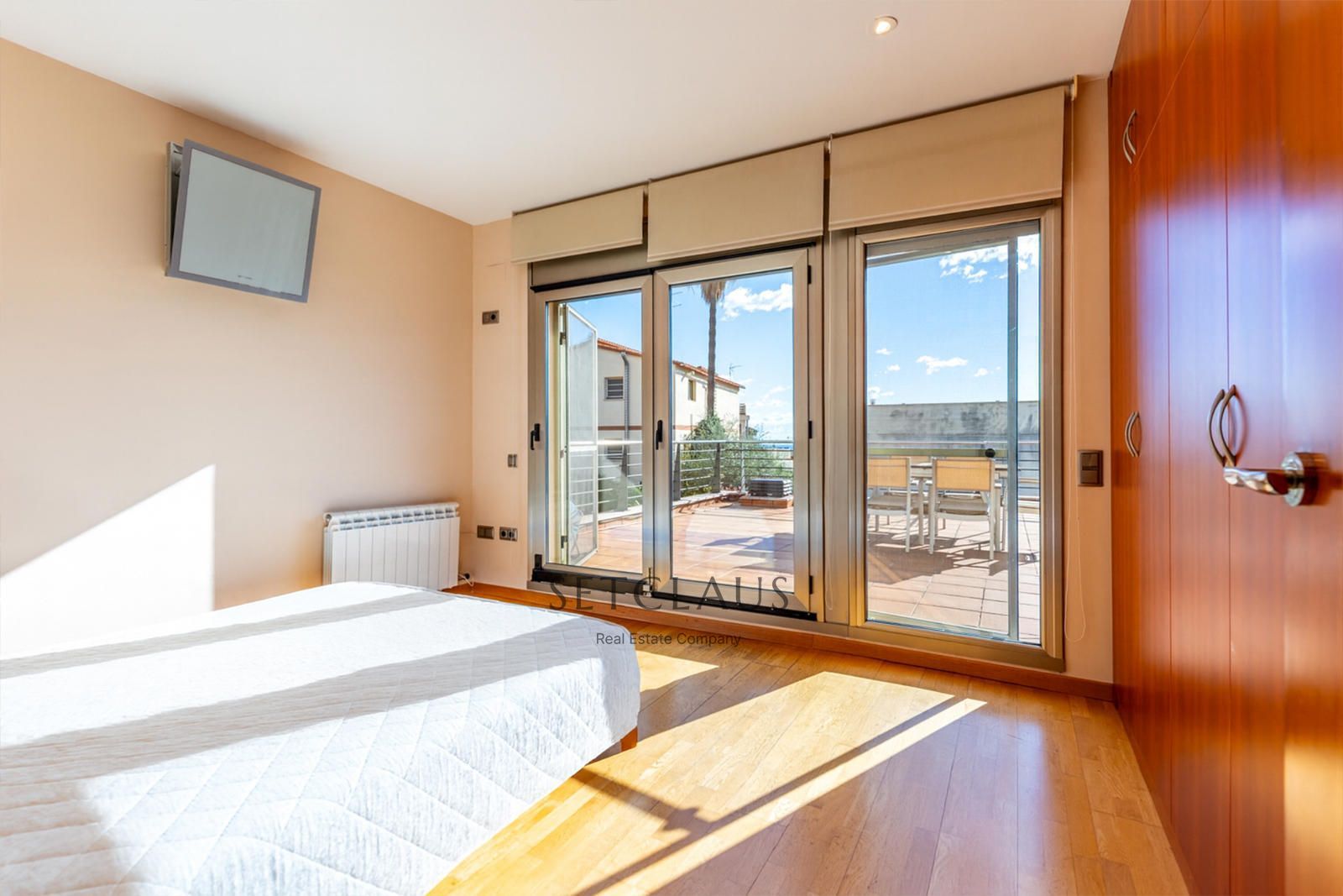 Comprar Chalet independiente con macrosuite, apartamento completo y piscina interior climatizada en Alella centre. foto 38