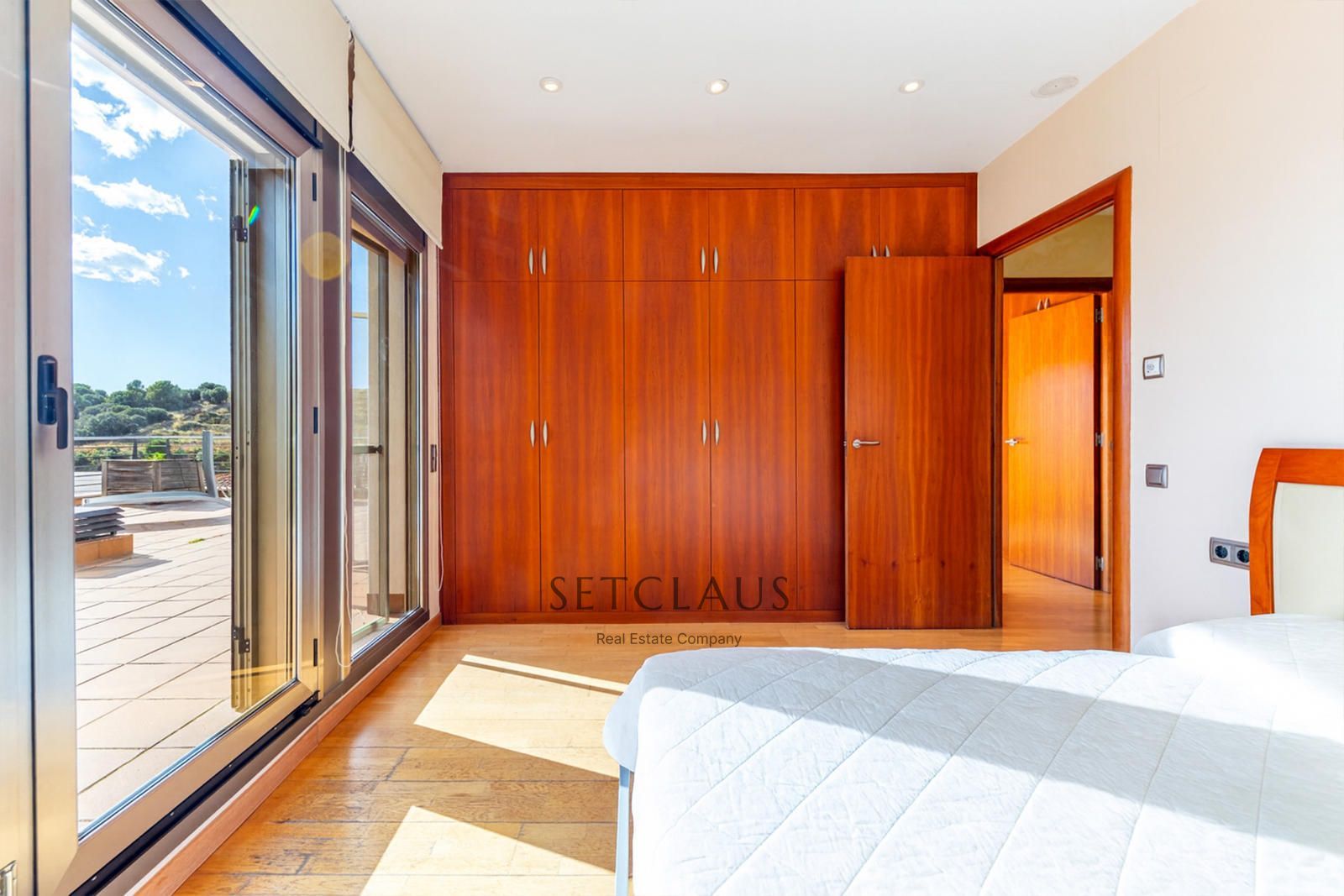 Comprar Chalet independiente con macrosuite, apartamento completo y piscina interior climatizada en Alella centre. foto 39