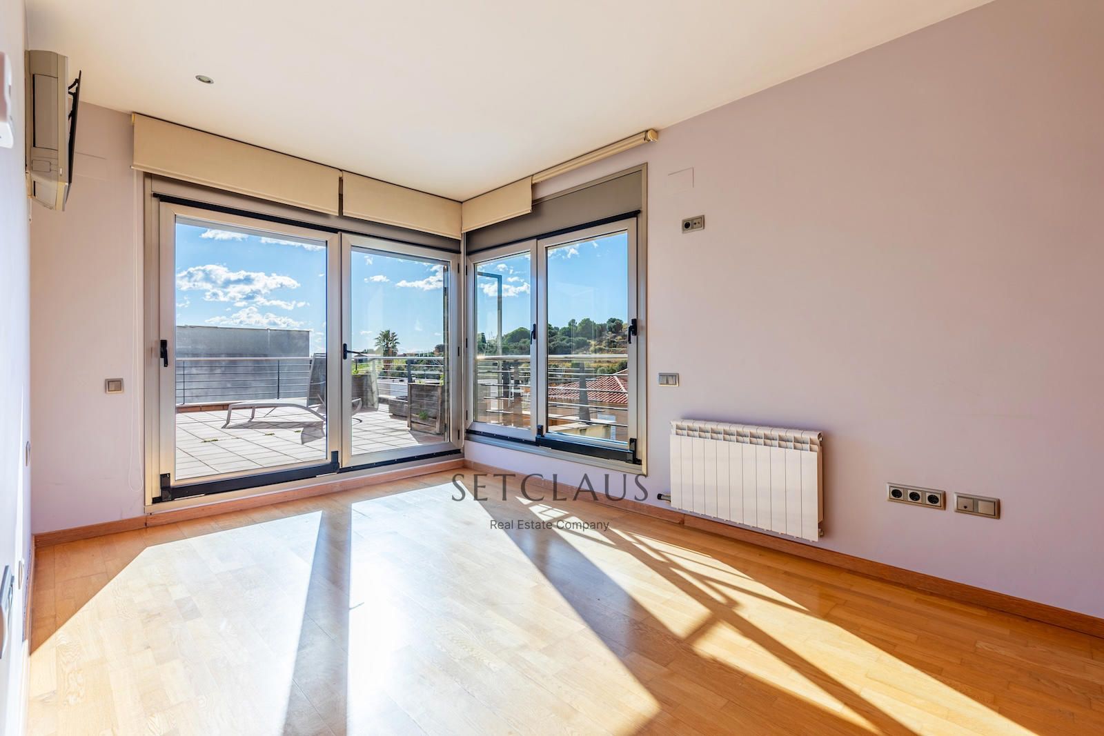 Comprar Chalet independiente con macrosuite, apartamento completo y piscina interior climatizada en Alella centre. foto 40