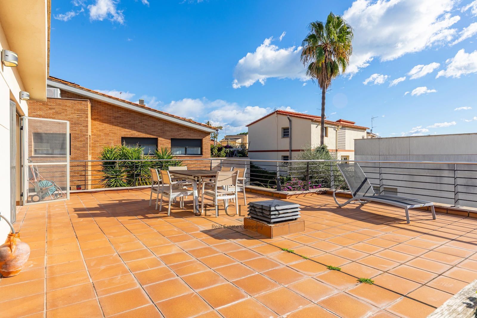 Comprar Chalet independiente con macrosuite, apartamento completo y piscina interior climatizada en Alella centre. foto 44