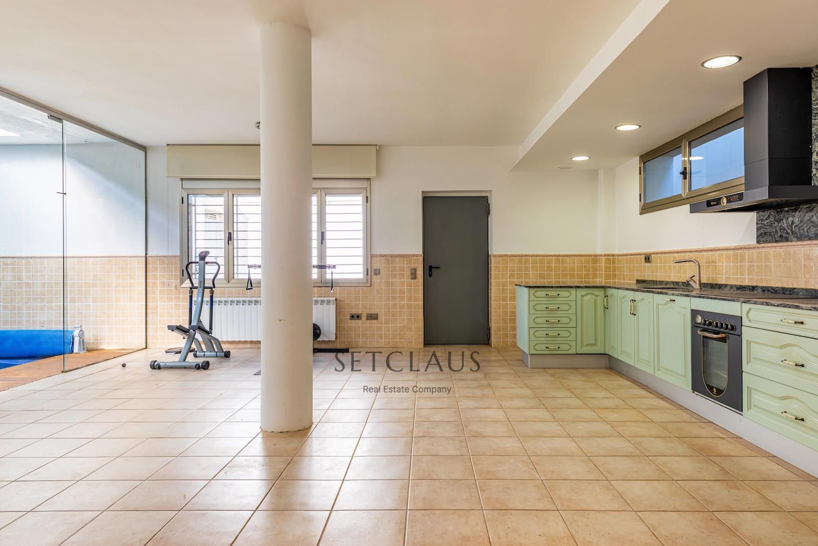 Comprar Chalet independiente con macrosuite, apartamento completo y piscina interior climatizada en Alella centre. foto 67