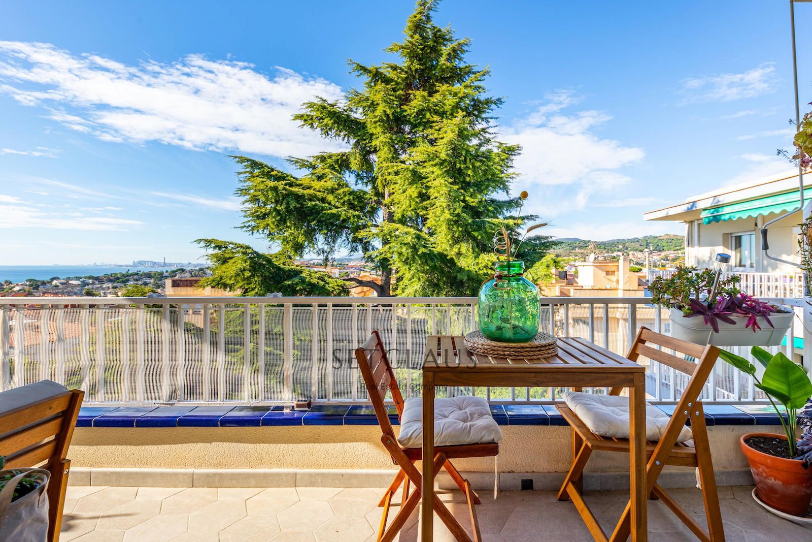 Inmueble Renovated apartment with 3 double bedrooms, unobstructed views, communal area and garage foto 1