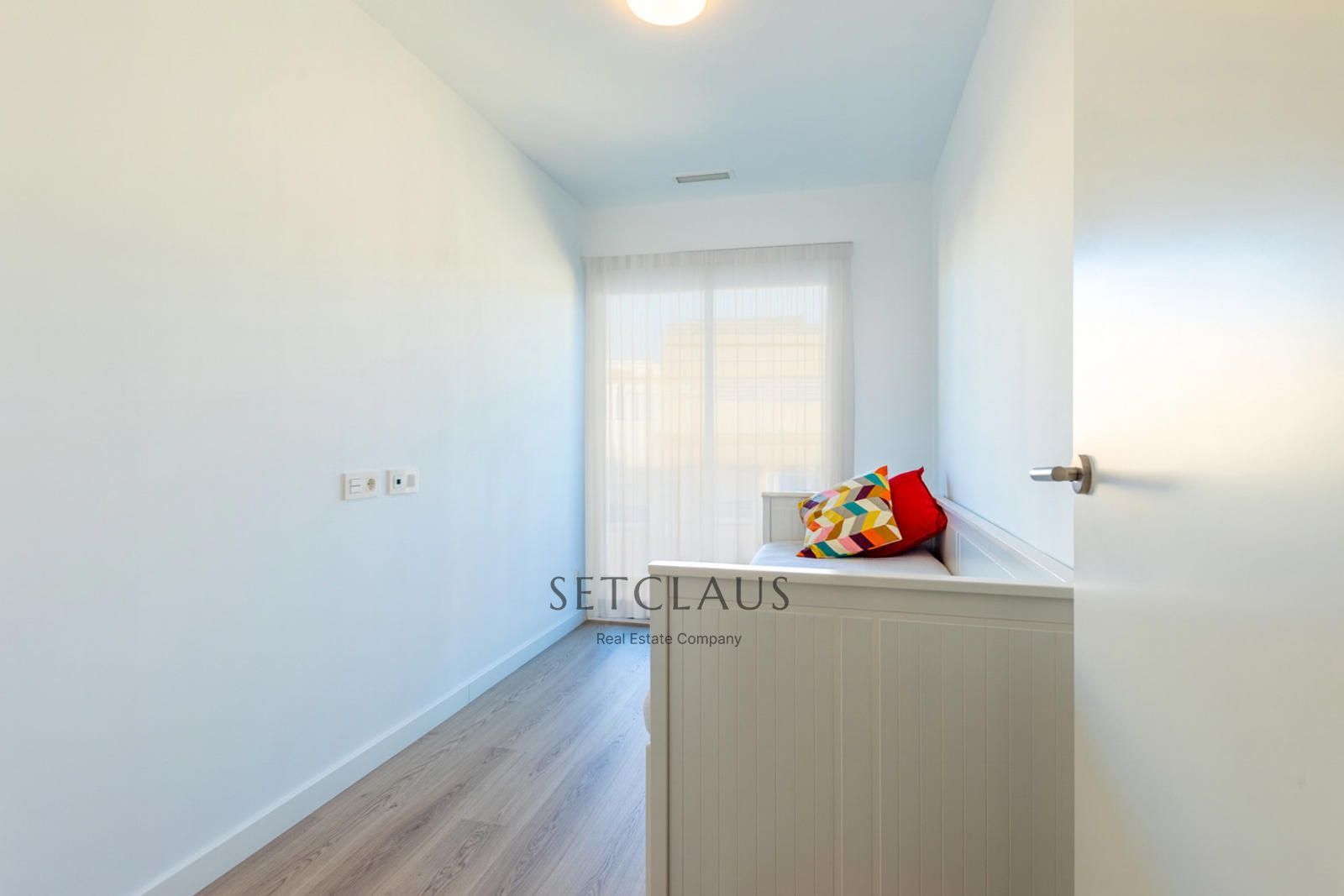 Comprar The jewel of El Masnou: terrace, light and pool in a privileged setting. foto 27