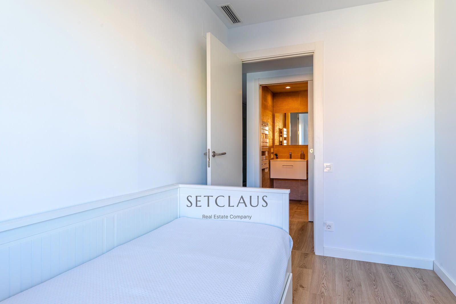 Comprar The jewel of El Masnou: terrace, light and pool in a privileged setting. foto 29