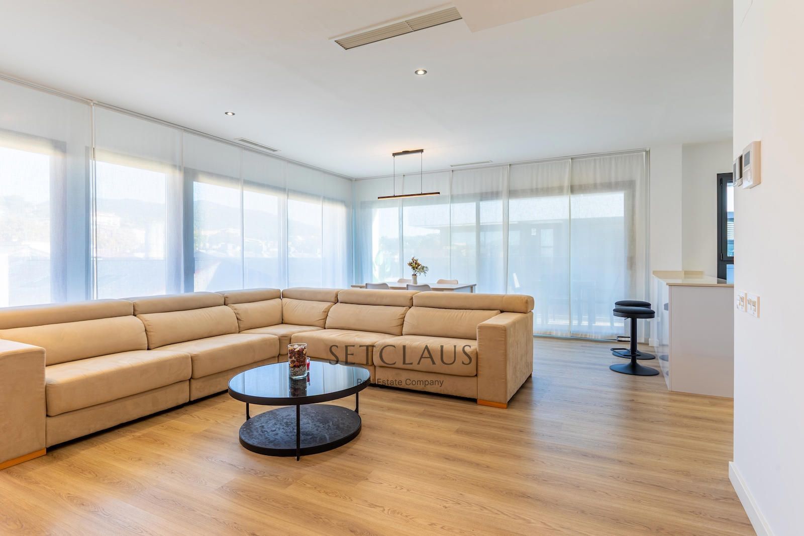 Comprar The jewel of El Masnou: terrace, light and pool in a privileged setting. foto 4