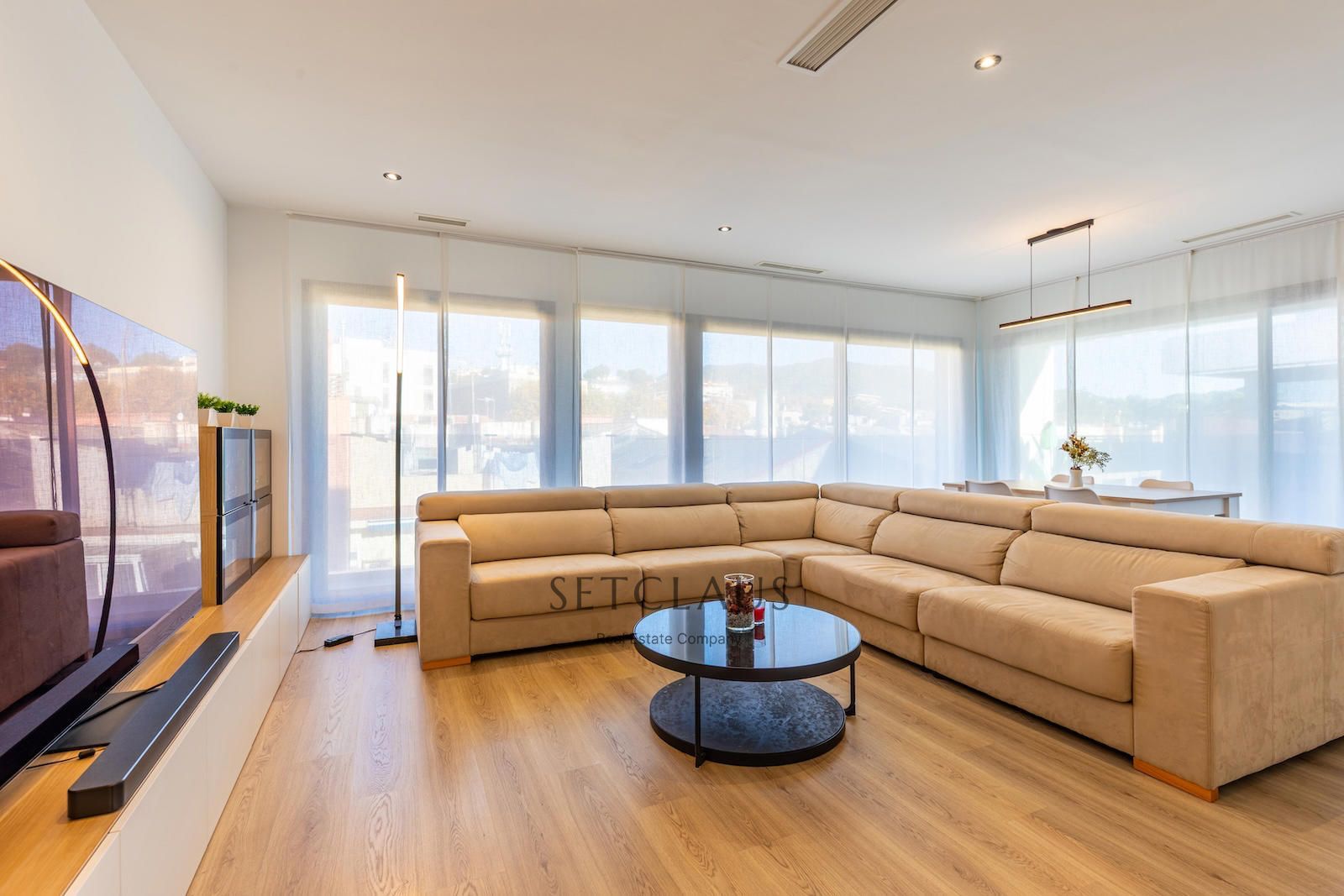 Comprar The jewel of El Masnou: terrace, light and pool in a privileged setting. foto 5