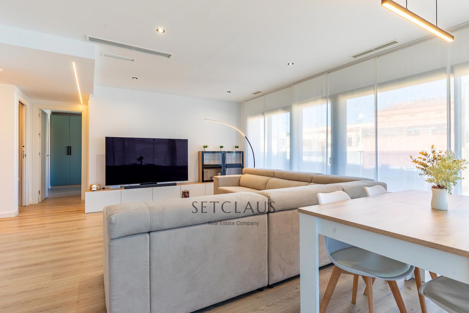 Comprar The jewel of El Masnou: terrace, light and pool in a privileged setting. foto 9