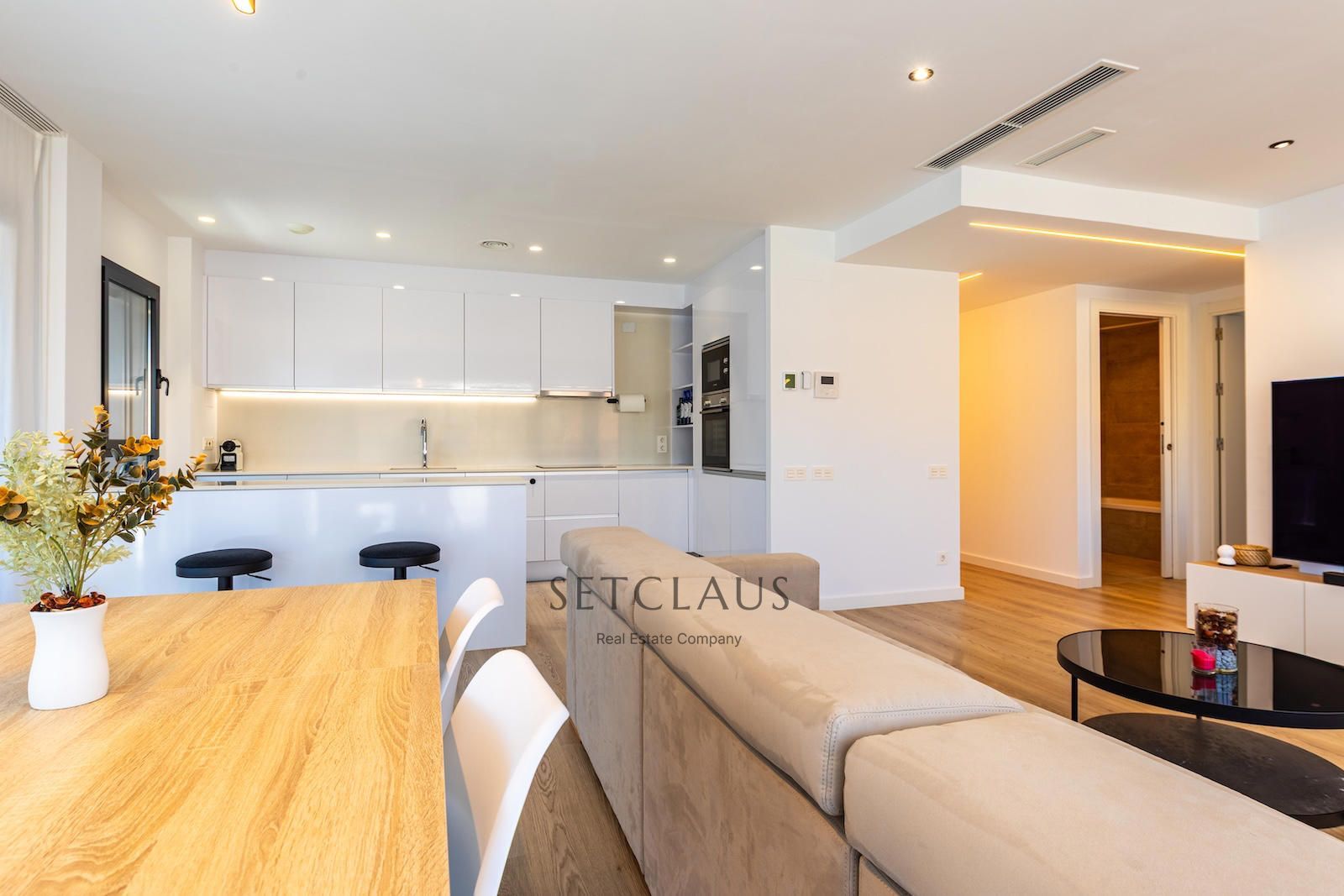 Comprar The jewel of El Masnou: terrace, light and pool in a privileged setting. foto 7