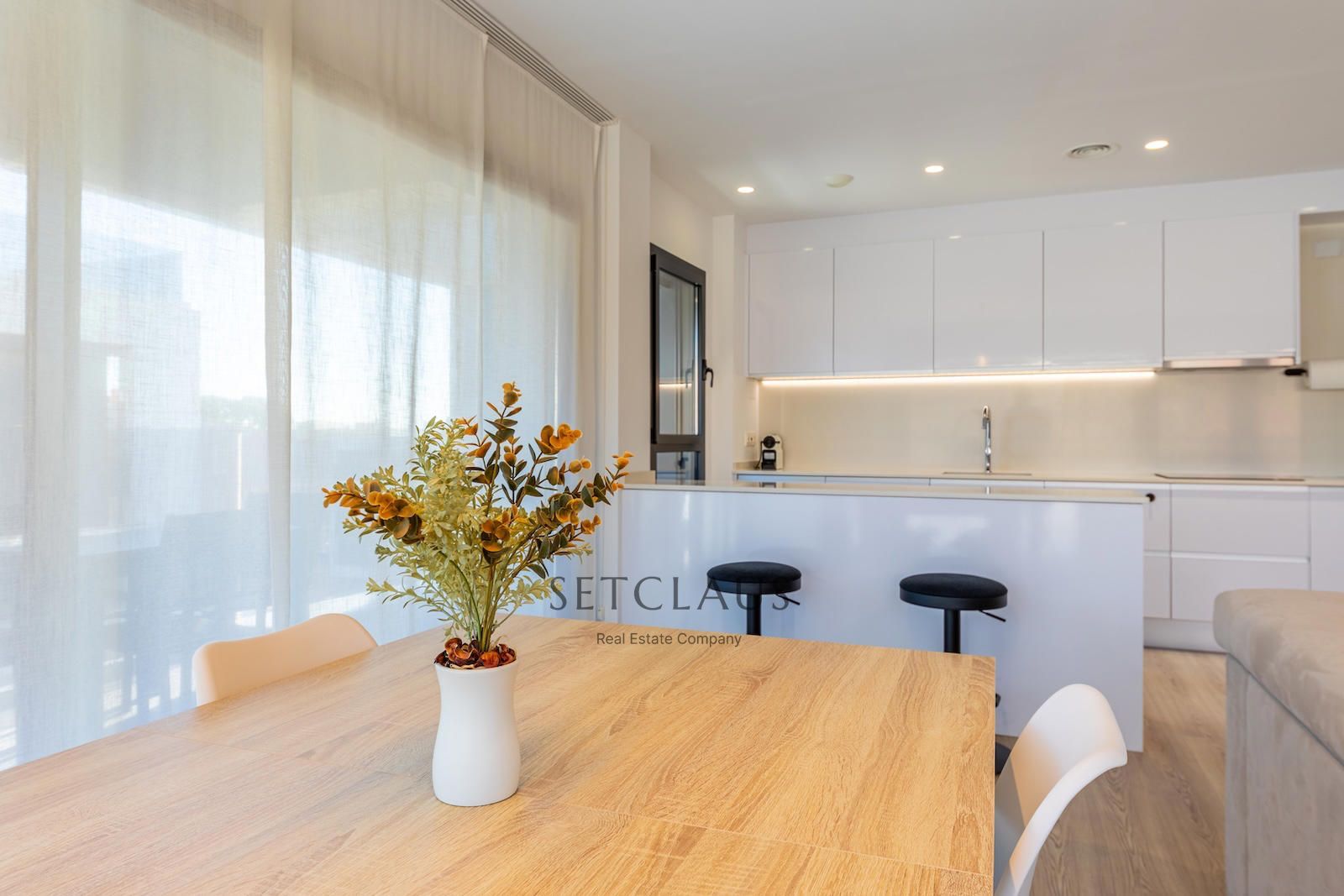 Comprar The jewel of El Masnou: terrace, light and pool in a privileged setting. foto 10