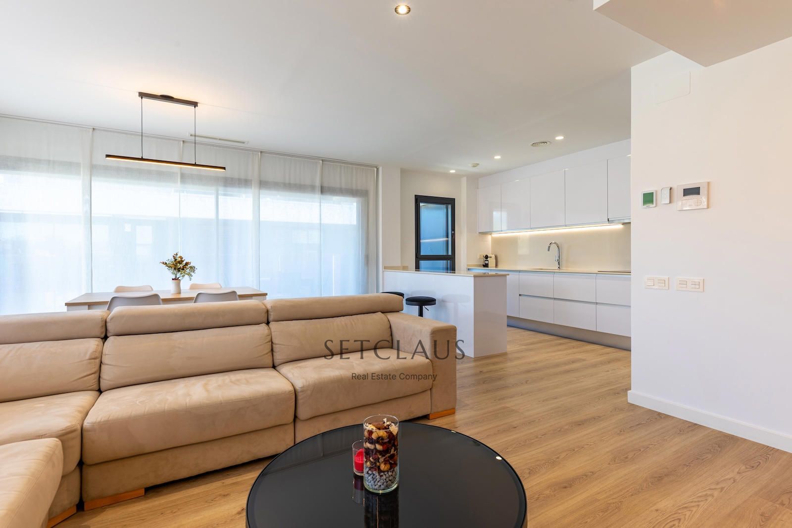 Comprar The jewel of El Masnou: terrace, light and pool in a privileged setting. foto 8