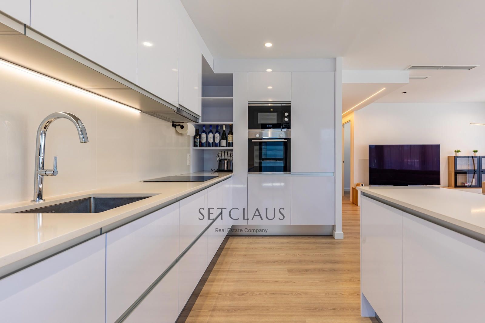 Comprar The jewel of El Masnou: terrace, light and pool in a privileged setting. foto 17