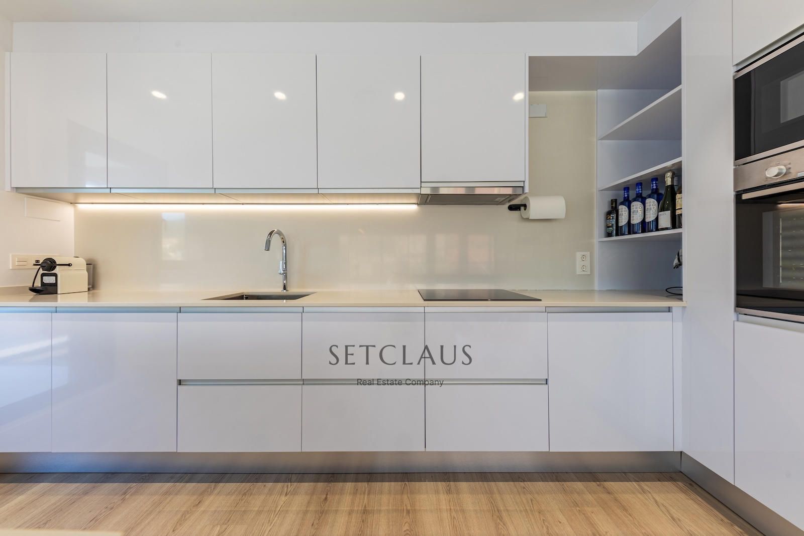 Comprar The jewel of El Masnou: terrace, light and pool in a privileged setting. foto 19