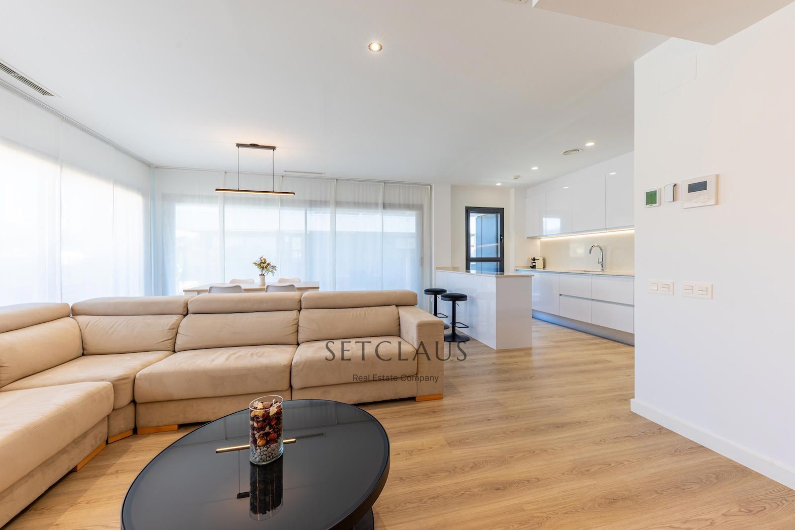 Comprar The jewel of El Masnou: terrace, light and pool in a privileged setting. foto 1