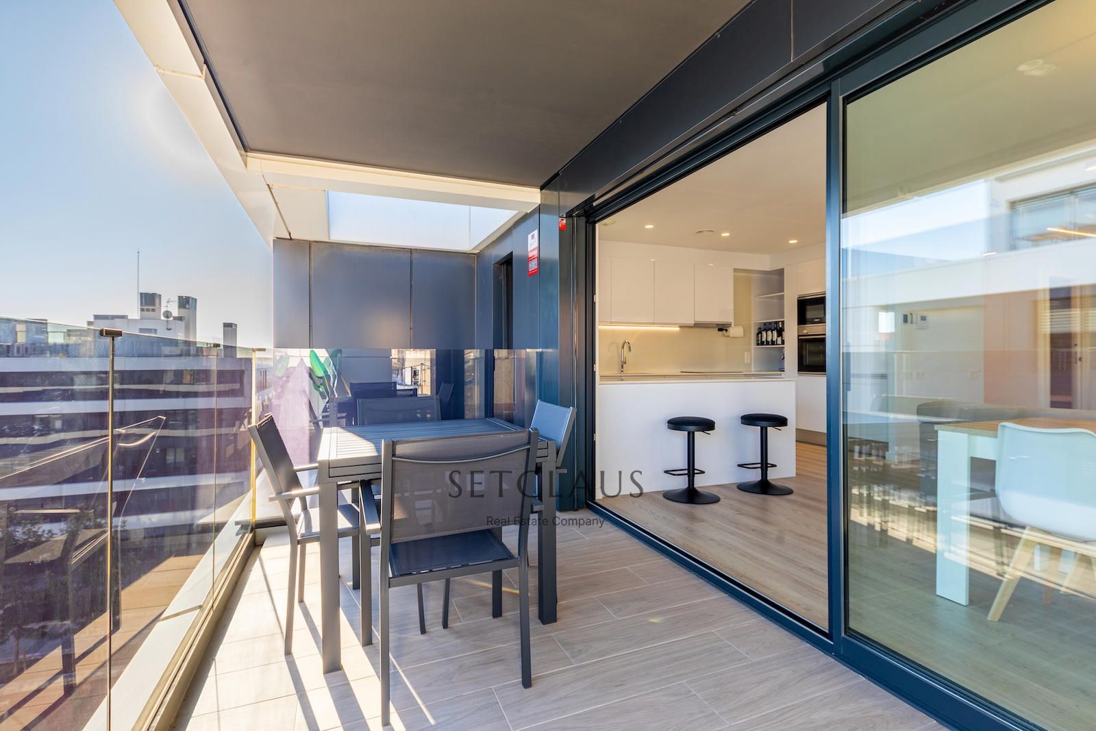 Comprar The jewel of El Masnou: terrace, light and pool in a privileged setting. foto 11