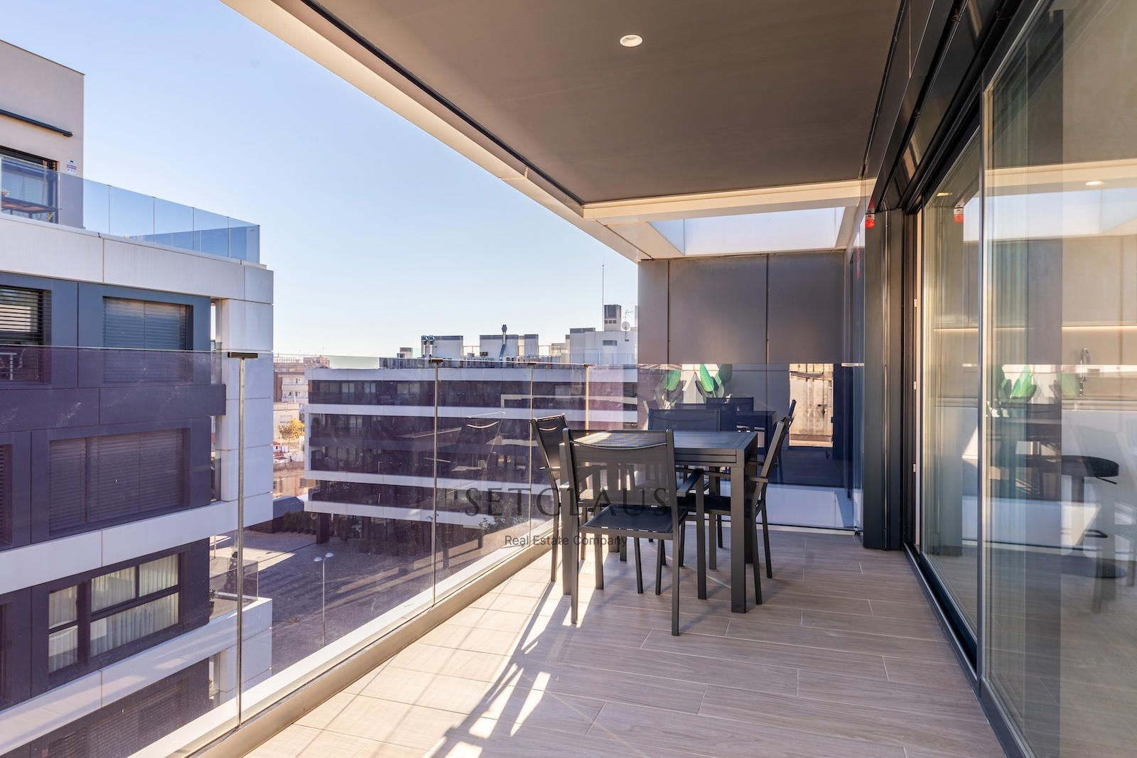 Comprar The jewel of El Masnou: terrace, light and pool in a privileged setting. foto 15