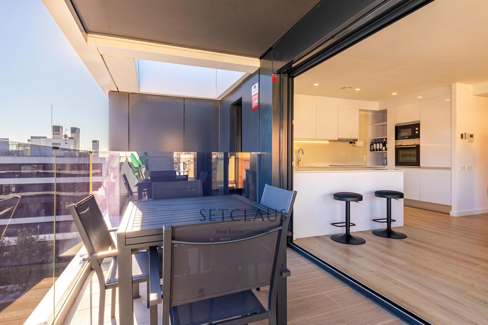 Comprar The jewel of El Masnou: terrace, light and pool in a privileged setting. foto 13