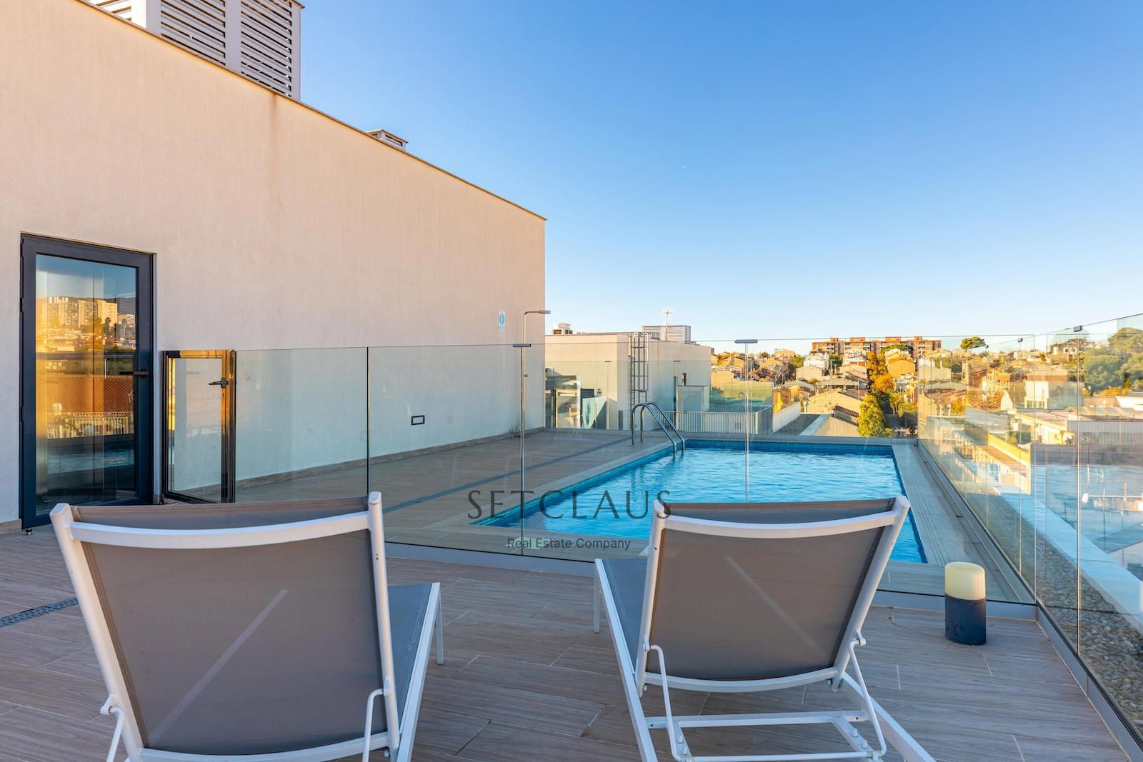 Comprar The jewel of El Masnou: terrace, light and pool in a privileged setting. foto 33