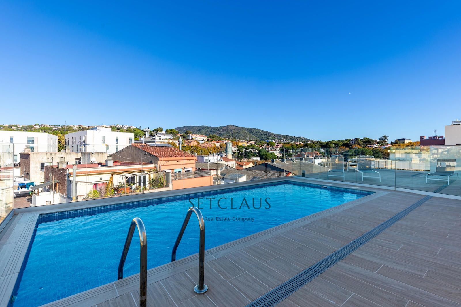 Comprar The jewel of El Masnou: terrace, light and pool in a privileged setting. foto 34