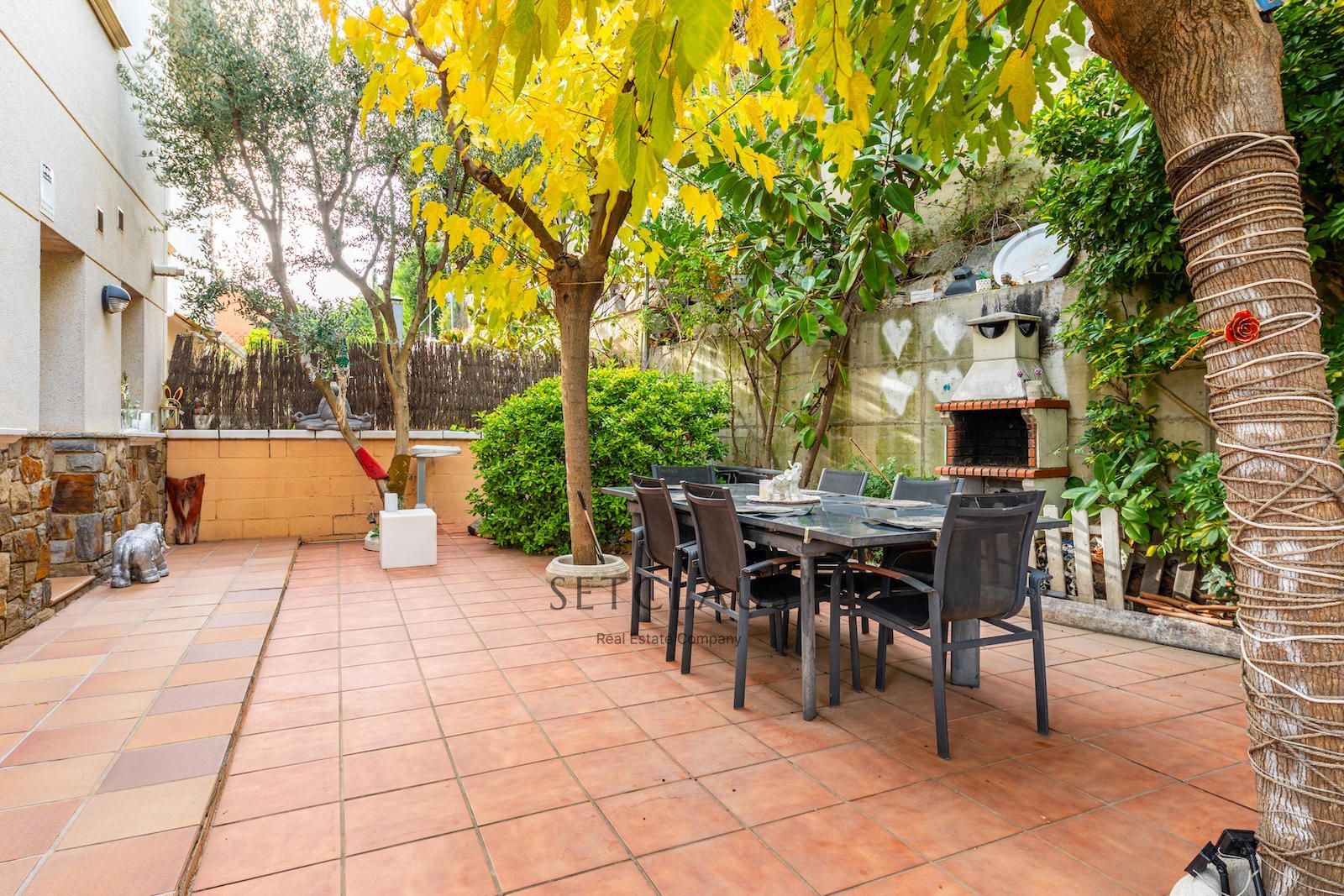 Inmueble Adosado con vistas, buhardilla y piscina privada en Tiana foto 11