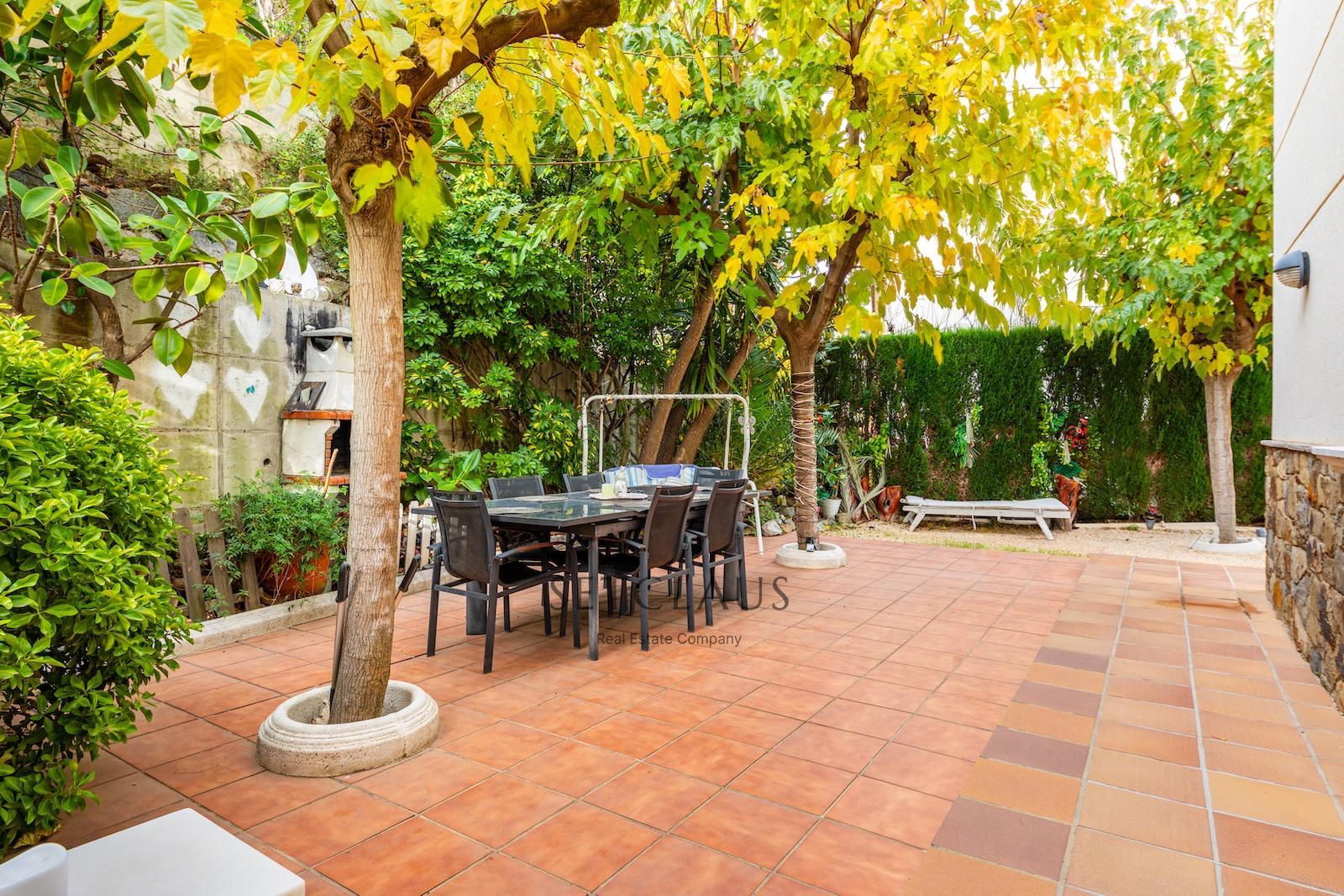 Inmueble Adosado con vistas, buhardilla y piscina privada en Tiana foto 12