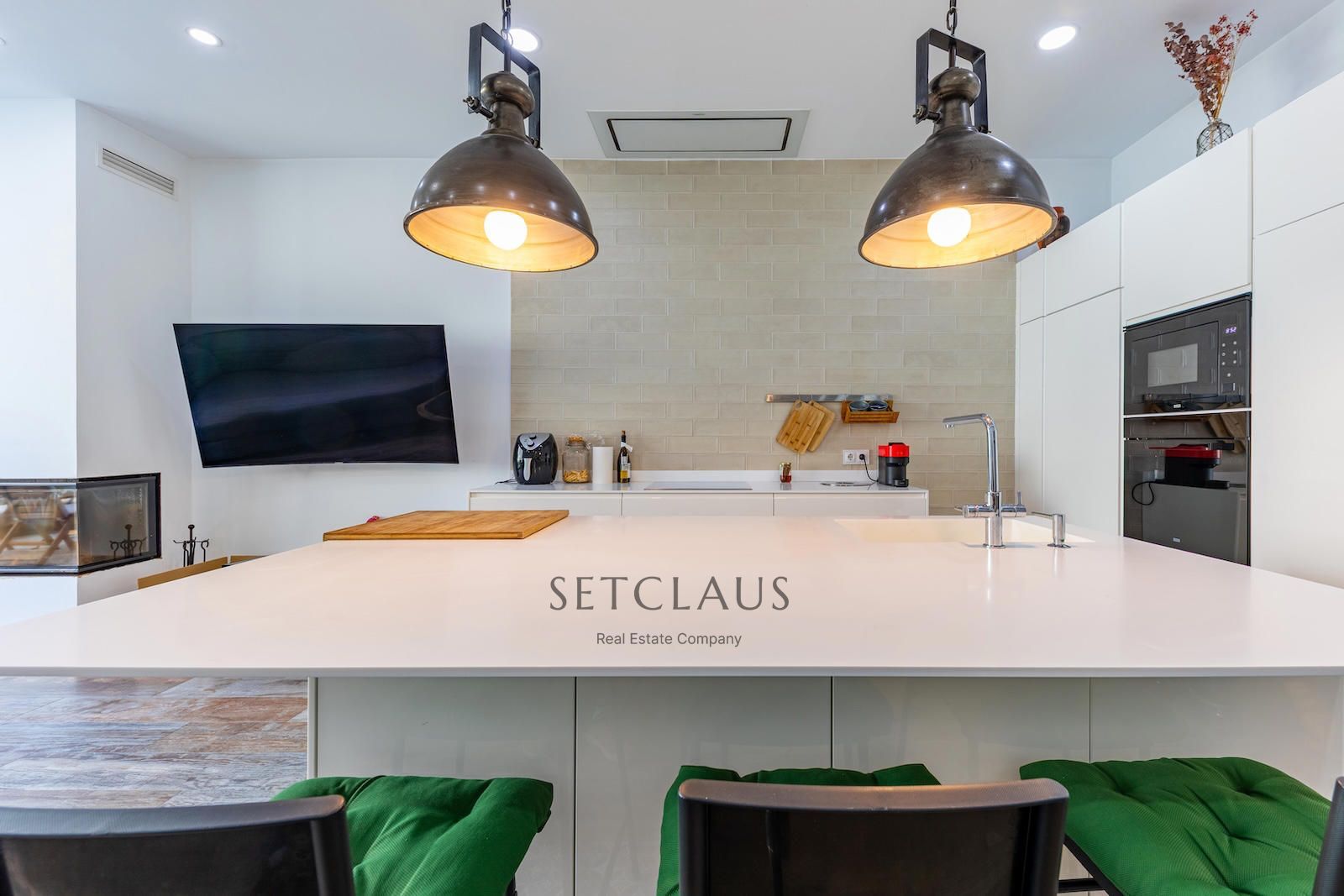 Inmueble Casa adosada de pueblo rehabilitada en 2018 con piscina salada en el centro de Mataró foto 14