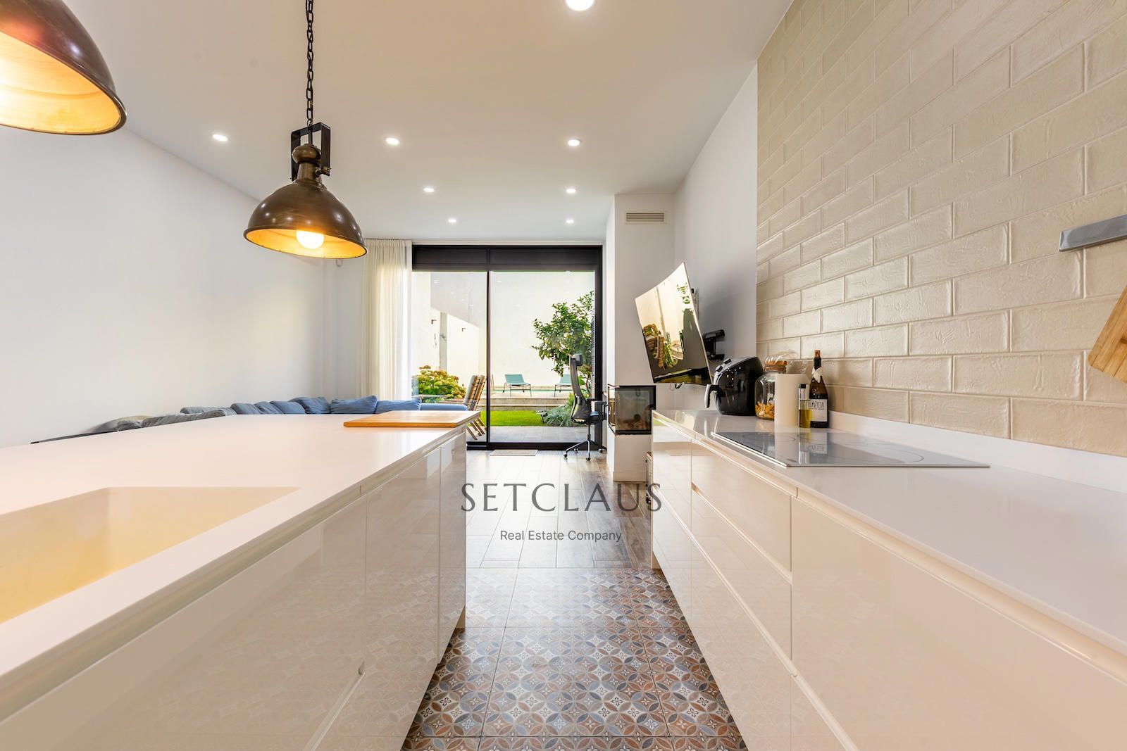 Inmueble Casa adosada de pueblo rehabilitada en 2018 con piscina salada en el centro de Mataró foto 12