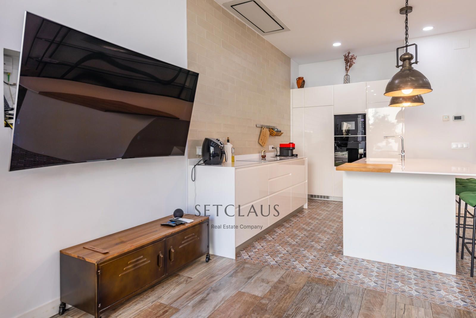 Inmueble Casa adosada de pueblo rehabilitada en 2018 con piscina salada en el centro de Mataró foto 10