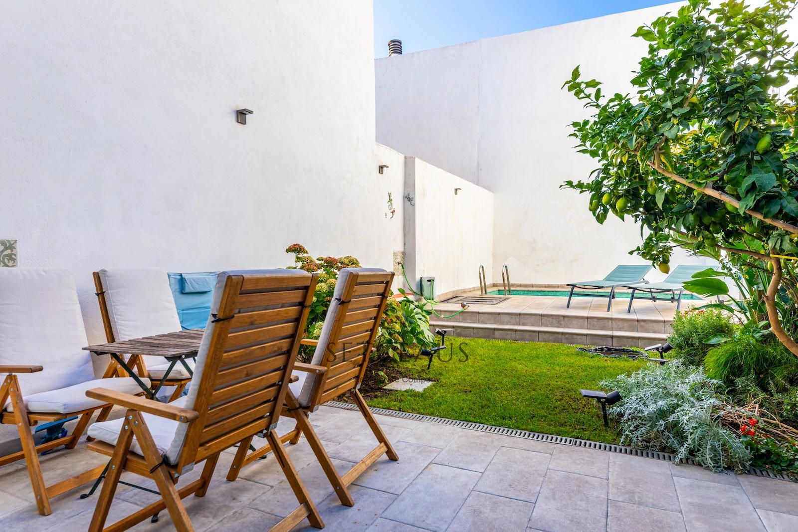 Inmueble Casa adosada de pueblo rehabilitada en 2018 con piscina salada en el centro de Mataró foto 4