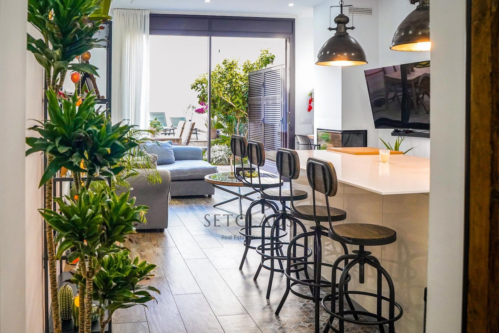 Inmueble Casa adosada de pueblo rehabilitada en 2018 con piscina salada en el centro de Mataró foto 9