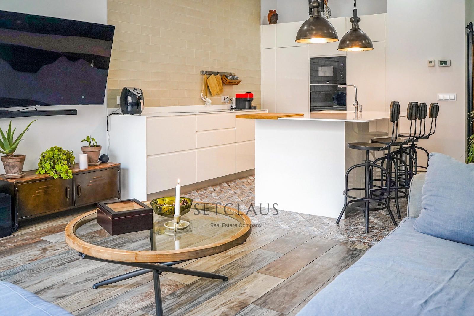 Inmueble Casa adosada de pueblo rehabilitada en 2018 con piscina salada en el centro de Mataró foto 8