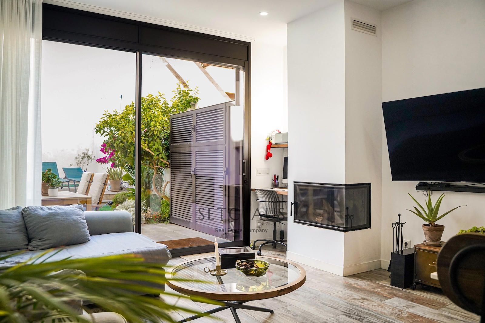 Inmueble Casa adosada de pueblo rehabilitada en 2018 con piscina salada en el centro de Mataró foto 7