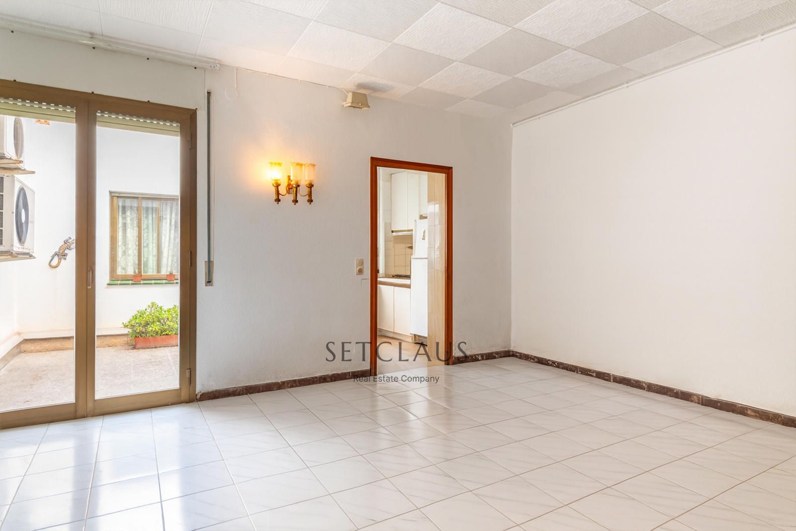 Comprar Casa de pueblo a reformar, con terraza, patio y buhardilla en el centro de El Masnou foto 23