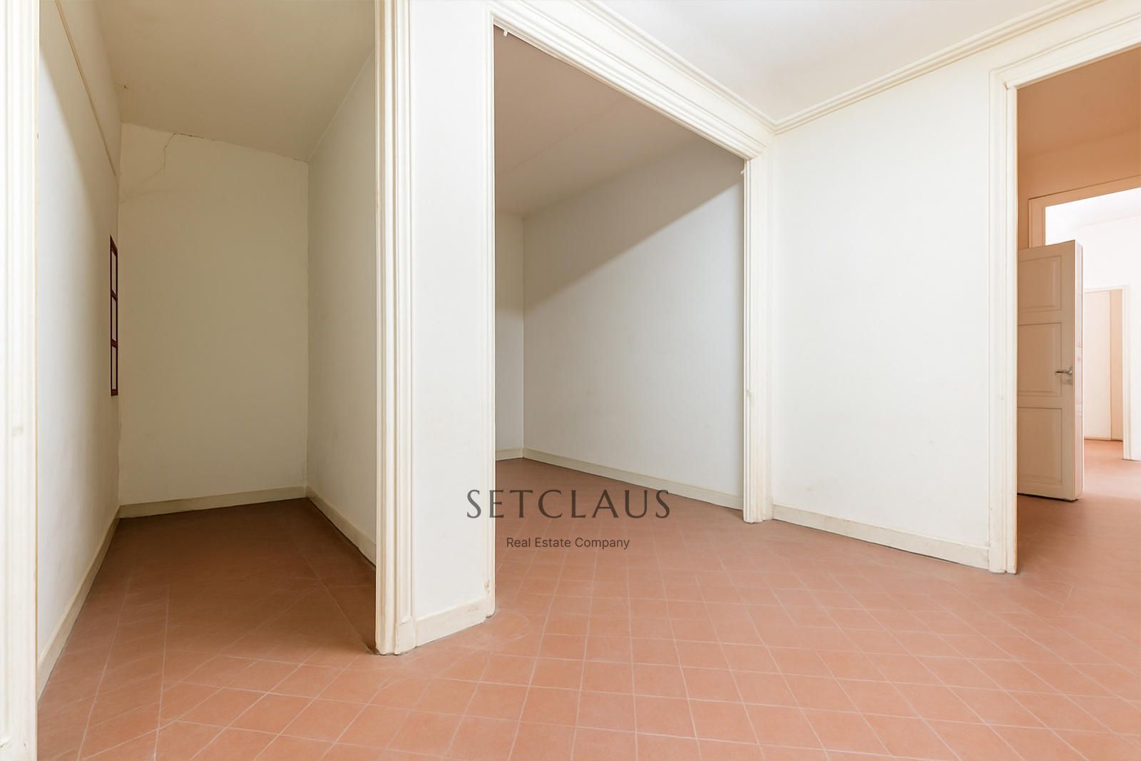 Comprar Casa de pueblo a reformar, con terraza, patio y buhardilla en el centro de El Masnou foto 26