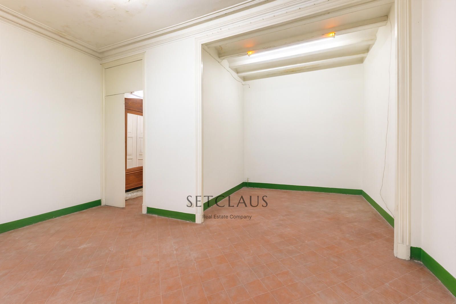 Comprar Casa de pueblo a reformar, con terraza, patio y buhardilla en el centro de El Masnou foto 27