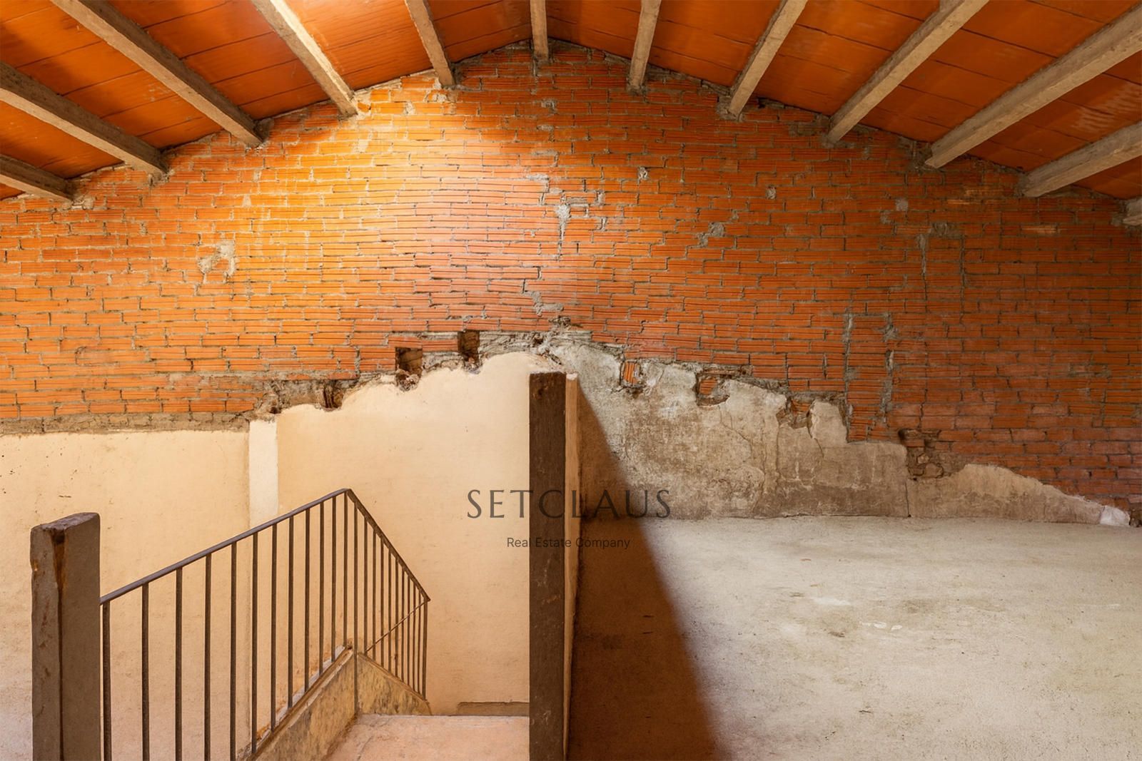Comprar Casa de pueblo a reformar, con terraza, patio y buhardilla en el centro de El Masnou foto 29