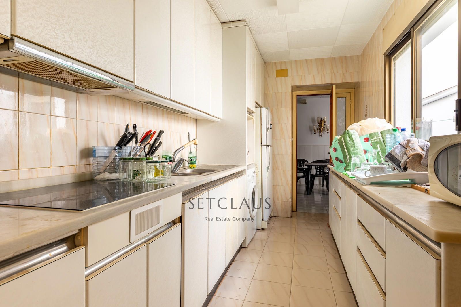 Comprar Casa de pueblo a reformar, con terraza, patio y buhardilla en el centro de El Masnou foto 9