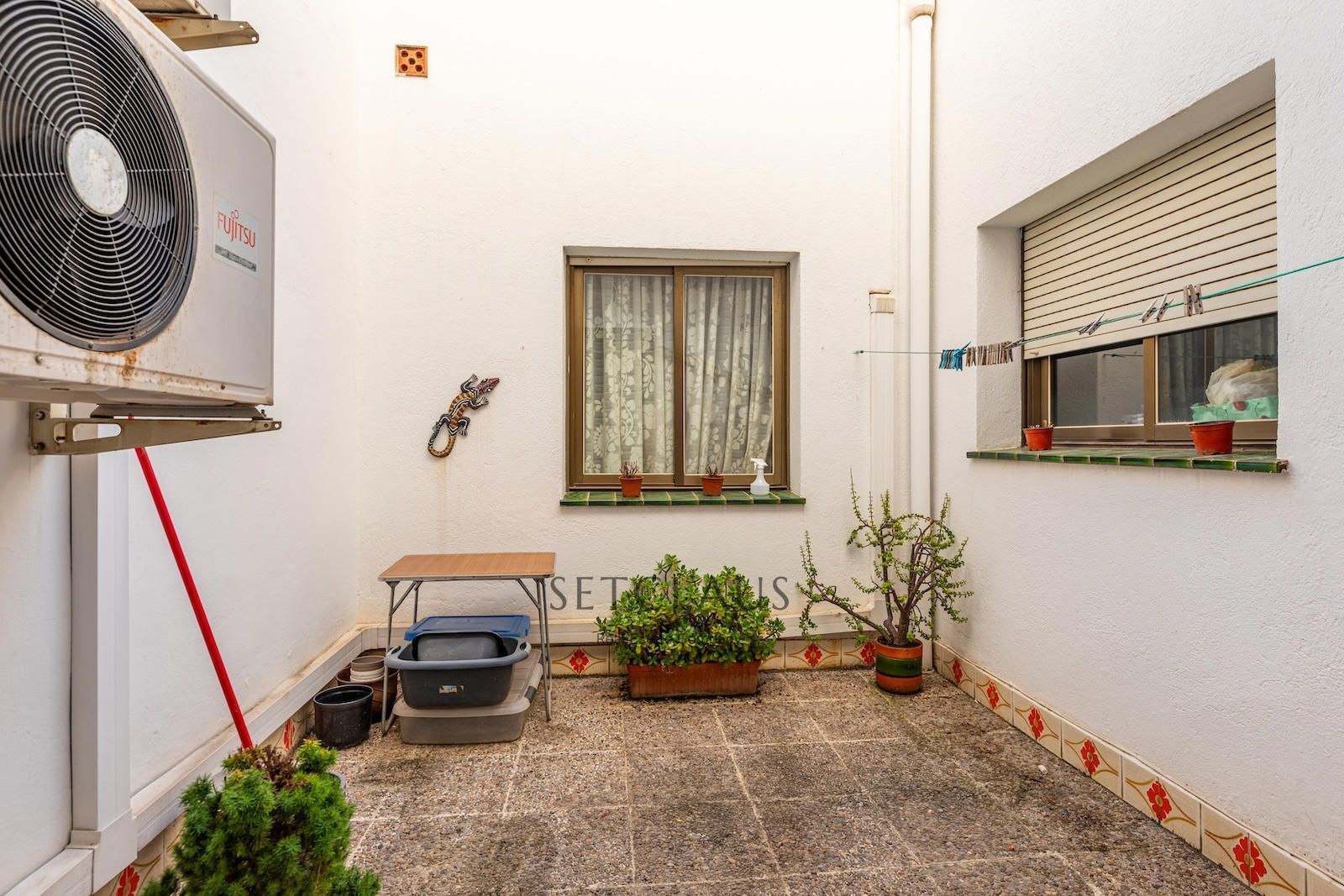 Comprar Casa de pueblo a reformar, con terraza, patio y buhardilla en el centro de El Masnou foto 19