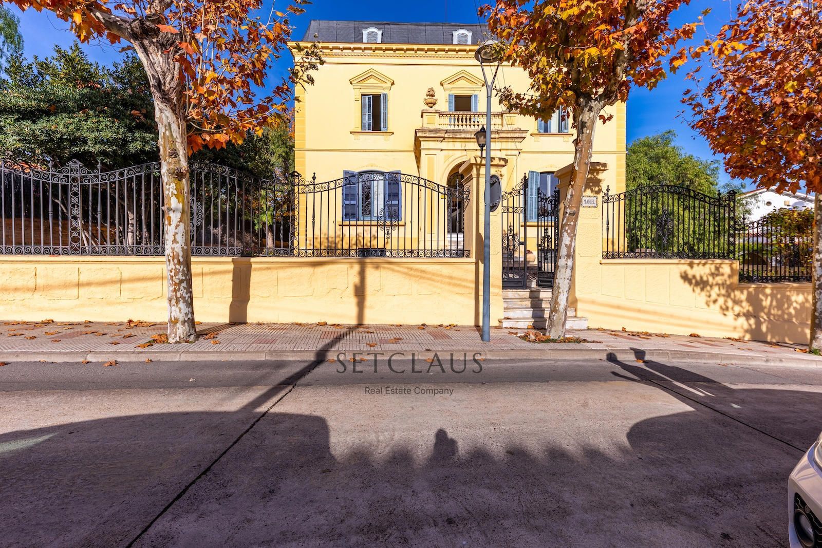 Inmueble Casa colonial neoclásica catalogada con jardín y piscina en El Masnou foto 9