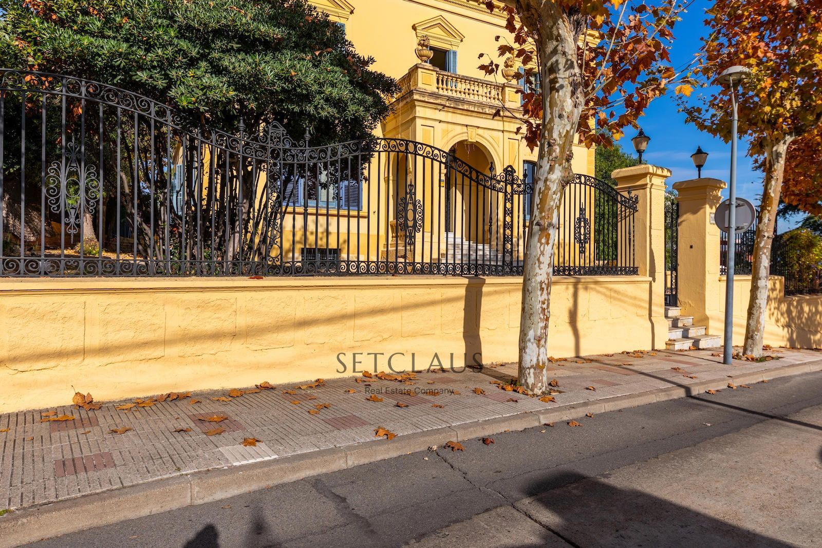 Inmueble Casa colonial neoclásica catalogada con jardín y piscina en El Masnou foto 12