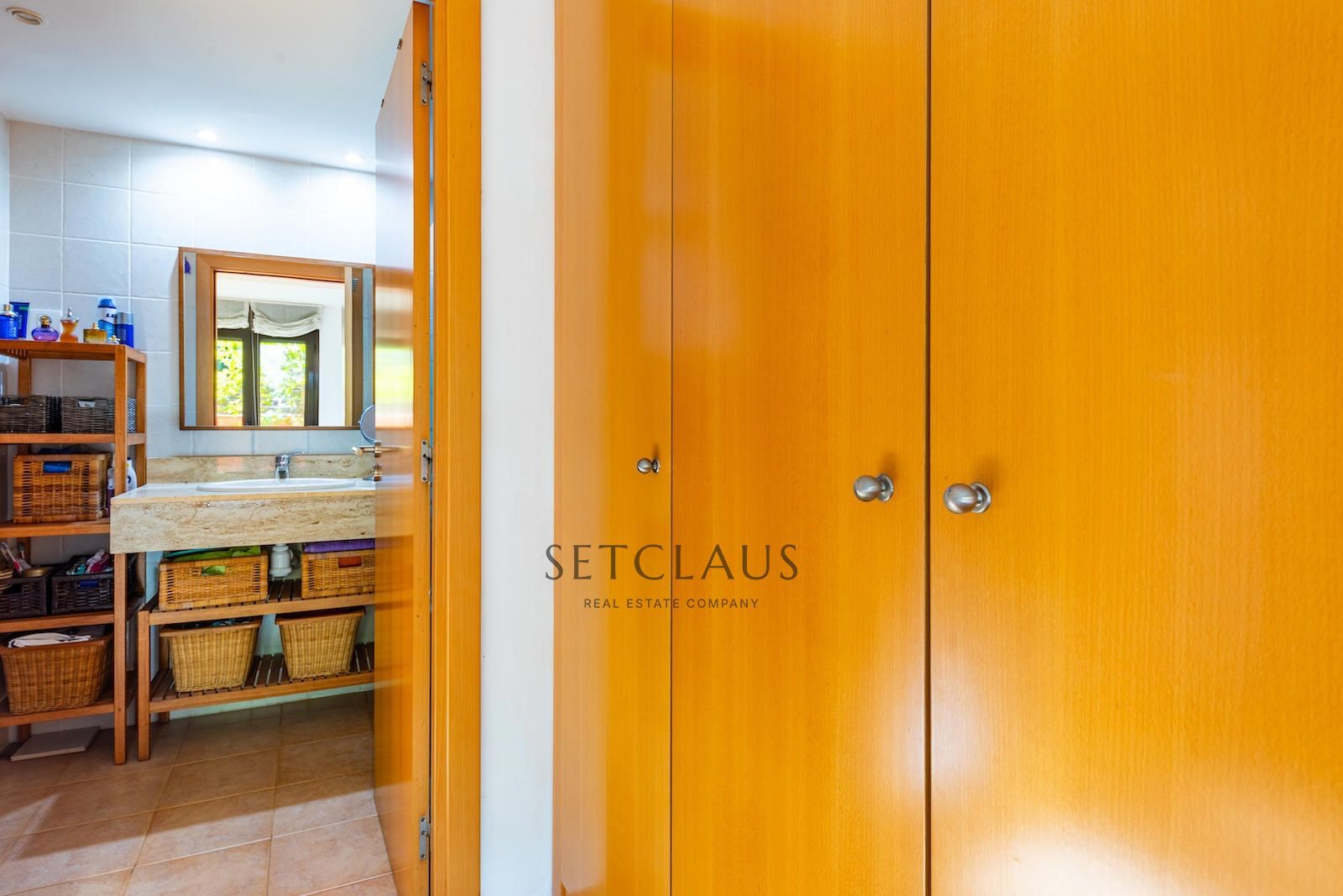 Comprar Apartamento con gran terraza, parking y piscina en Fenals (Lloret de Mar) foto 27