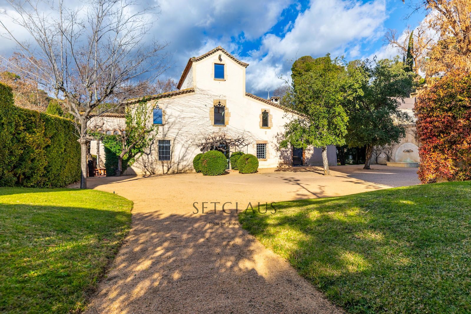 Comprar Masia historica en el centro foto 3