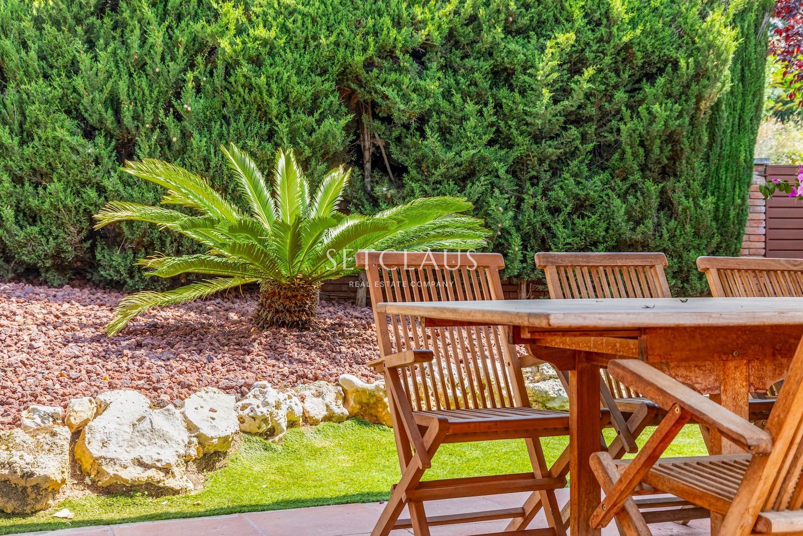 Inmueble Casa a peu de carrer amb jardí i sales polivalents a Premià de Dalt foto 4